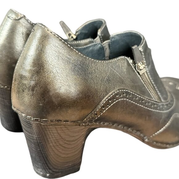 Dark Green Scalloped and Brogue/Wingtip detailed Clog booties. - Picture 4 of 14